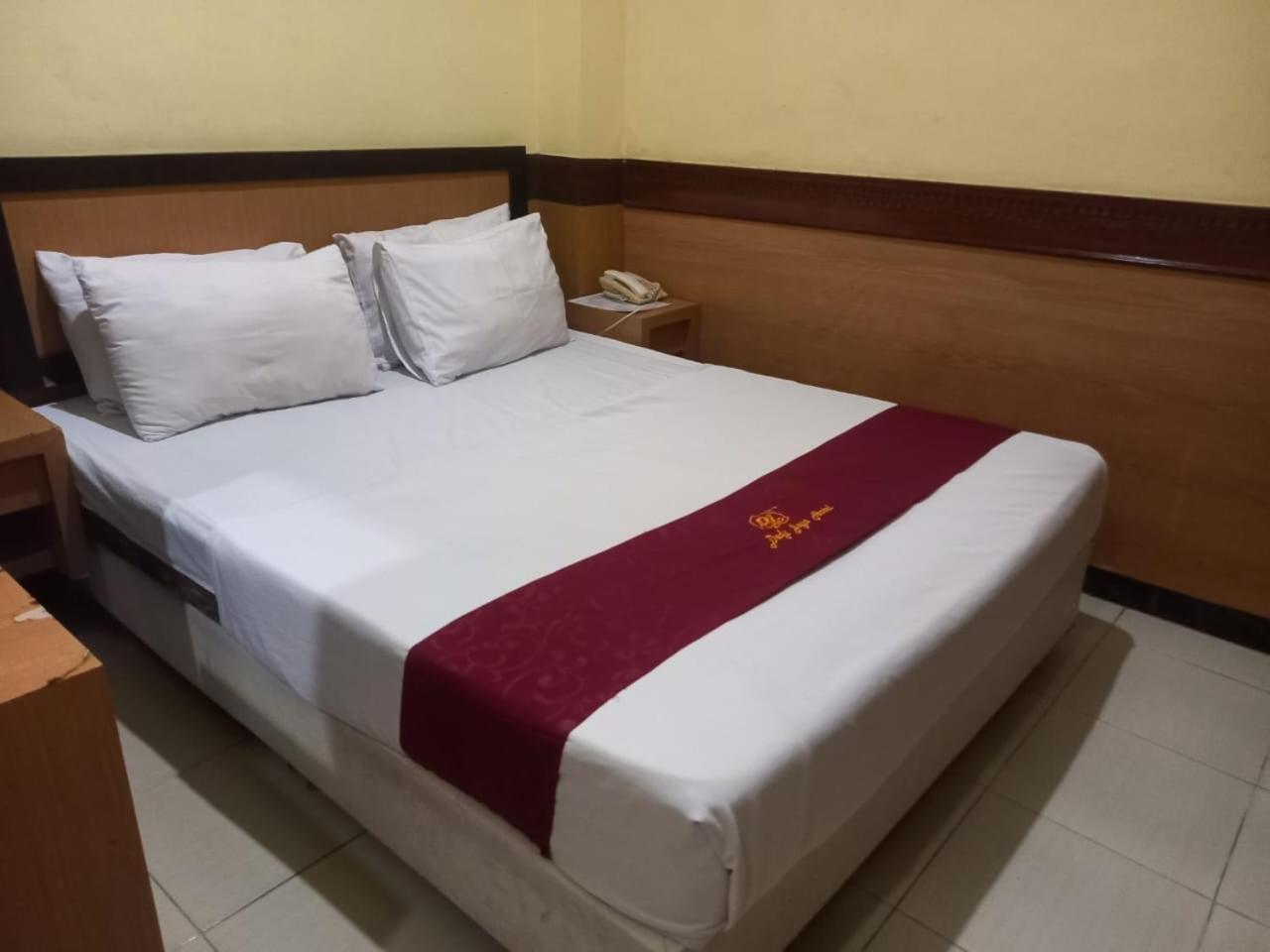 Urbanview Hotel Dedy Jaya Brebes Exteriér fotografie